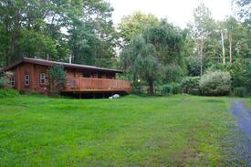Stroudsburg Cabin | Cozy Pocono Cabin Close to Everything!