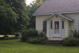 Madelia House | Peaceful, warm farmhouse with abundant wildlife.