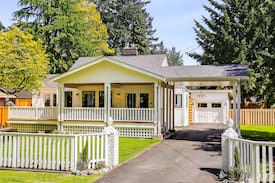 Seahurst House | Old Town Burien Bungalow w/Outdoor Moonlight Tubs