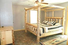 Millersburg Cabin | The Green Ridge Cabin in Berlin with hot tub.