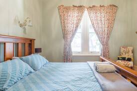 Semaphore House | Rose by the Sea Beach Stay, Adelaide, sleeps 8+ .