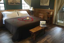 Tellico Plains Cabin | Atali Lodge- Spa, Fireplace, Trails & Gnome Hunt