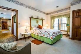 Michigan City Bed & Breakfast | Blue Jay Manor B&B - Augustine Room