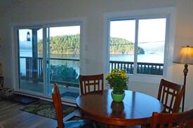 Bowen Island Cabin | The Pebble Cottage: Waterfront/spectacular views