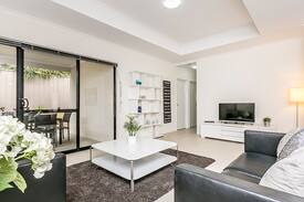 Mindarie House | Oceanside Mindarie - walk to the marina & beach