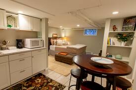 Frederick House | Uptown Alley Cat Studio Apartment