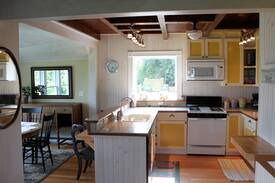 Peaks Island House | Peaks Island: Whitehead Lodge