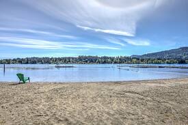 Shawnigan Lake House | The Good Life House(upper)@ Shawnigan Beach Resort
