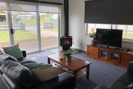 Waterhouse House | Worm Bay Cottage - 24 Robe Street