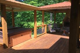 Morgantown Cabin | Seclusion at its finest!