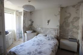 Kemptown Hotel | Fabulously Freaky Room + Shower/WC, 150m to sea.