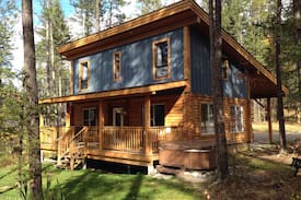 Golden Cabin | Wild Wood Cabins: Raven's Landing