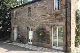 Ilkley Cabin | 'The Joiners Shop' cottage stunning moorside loc.