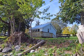 Waupoos House | Creasy's Cottages - ORCHARD OASIS