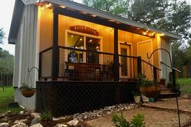 San Marcos Cabin | Rainwater Cottage - Quiet and Convenient