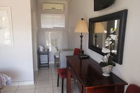 Newcastle Bed & Breakfast | Ziphos Bed And Breakfast