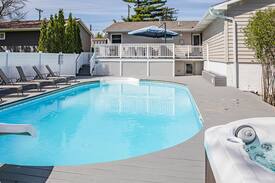 New Buffalo House | The Whit Pool House - New Buffalo