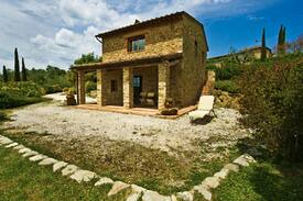 Bucine Apartment | Charming cottage in Tuscany with pool