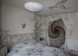 Kemptown Hotel | Fabulously Freaky Room + Shower/WC, 150m to sea.