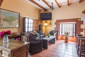 Alfoz de Lloredo Hotel | H01: HABITACIÓN CON PORCHE PRIVADO 2-4 PERSONAS
