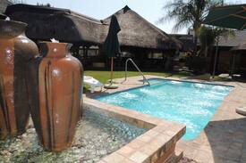 Rooiberg Bed & Breakfast | UKUTHULA LODGE ROOIBERG means peace and quiet..