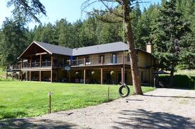 Falkland House | Six Mile Creek Ranch & Guesthouse