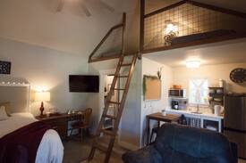 San Marcos Cabin | Rainwater Cottage - Quiet and Convenient