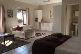Walmer House | HomeTree Self Catering Guest House