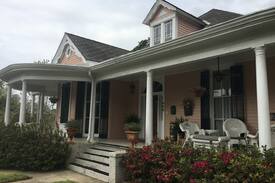 Natchez House | la perl - a traditional Bed-and-Breakfast.