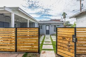 Willo House | Wanderlust Guesthouse - Close to Lightrail