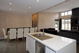 Horopito House | R and R Lodge with Spa and Drying Room