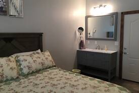Pawhuska Hotel | Prairie Cottage Queen steps to Pioneer Woman Merc