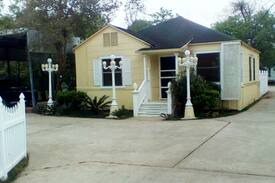 Bacliff Cabin | Kemah Cottages on Walsh-Hospitality House