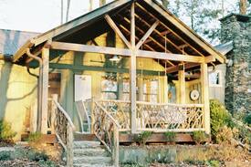 Highlands Cabin | Acorn Falls Cottage ★ Walk to Town ★ Private