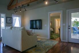 Fredericksburg House | Pats Peaceful Meadow | 2/2 Cottage | Hot Tub | Close to Town