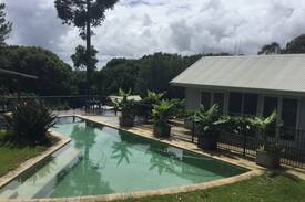 Federal Cabin | Songbird. Federal Byron Hinterland
