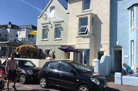Sandgate Cabin | Albion Cottage, House on the beach