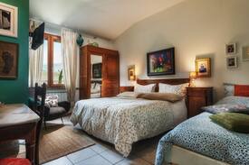 San Gimignano Cabin | Maggie's Million Dollar View - Room "Menta"