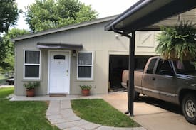 Raytown Apartment | The Carriage House - Kansas City Area