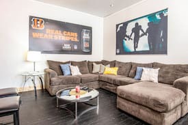 St. Bernard House | ★ ARCADE HOUSE ★ SLEEPS 16+ ★ 16 BEDS ★ FOR GROUPS