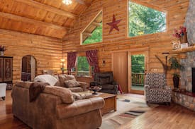 Fountain Cabin | Luxury log cabin w/access to Ford Lake! Sleep 14!