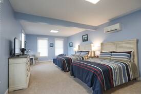 Mathews Hotel | The Captain's Room- The Callis House Inn