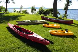 L'Ile-Bizard Villa | Lakefront Chalet Ile-Bizard Montreal