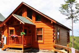 Gatlinburg - Pigeon Forge Cabin | Abundant Romance (Black Bear Ridge Resort)