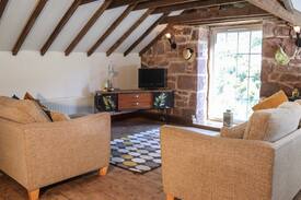 Largs Apartment | Unique Coach House Apartment