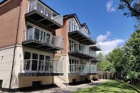 Canterbury Apartment | No1 Inspired House - Beautiful Riverside Apartment