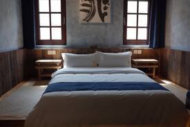 Sanquansi Hotel | 五台山聽山民宿 观山全景房 可看见那若空行母山 203