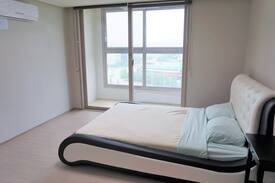 Asan Apartment | SPACIOUS, MINIMALIST "E.G. the One" APARTMENT