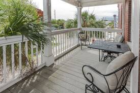Historic Downtown Apalachicola Apartment | Location, Location," 10 Foot Hole"