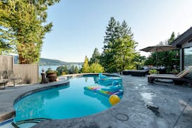 Deep Cove House | Look Out Point Retreat